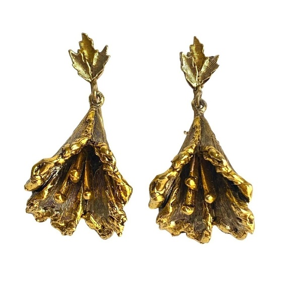 Vintage ART Lily Flower Earrings Clip On Arthur Pepper Brass Tone Art Nouveau - Picture 1 of 8